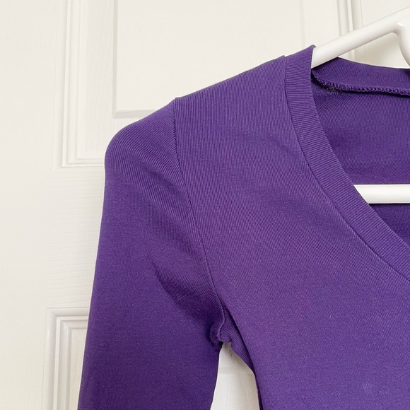 J.Crew Long Sleeve Cotton V-Neck Perfect Fit Tee Purple XS - Picture 3 of 5
